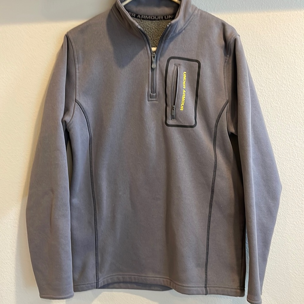 Men’s Under Armour pull over top